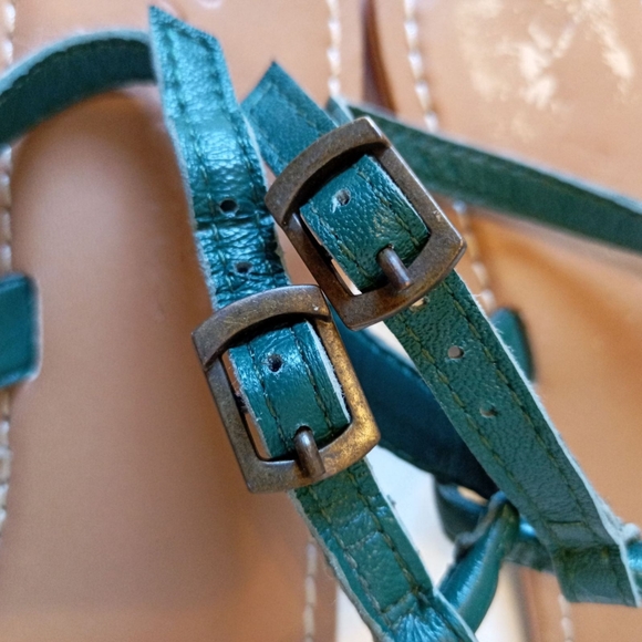 Rare Earth green "T" strap leather nomadic thong sandals - Picture 5 of 6